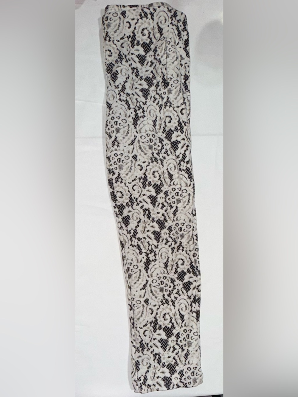 Chico's Sz 0.5 Juliet Shadow Lace Printed Slim Ankle Pants Black Cream Small/6 - Picture 2 of 6
